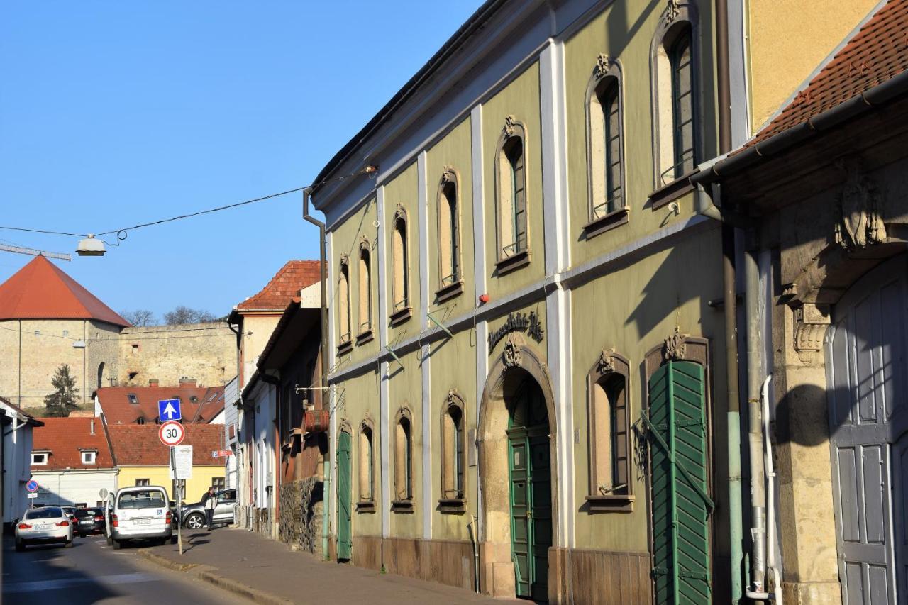 Hauser-Bodnar Haz Eger Exterior photo